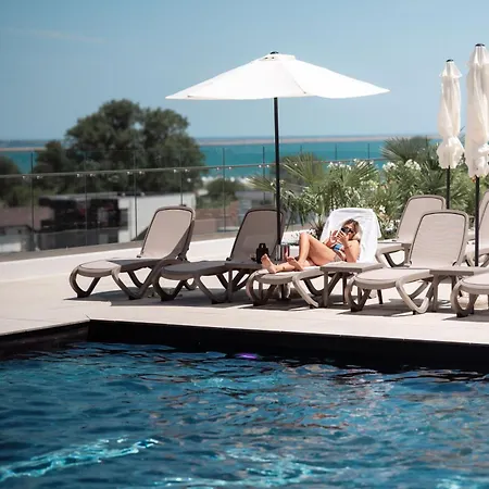 Daire Carisma In Odyssey Pools And Parking *