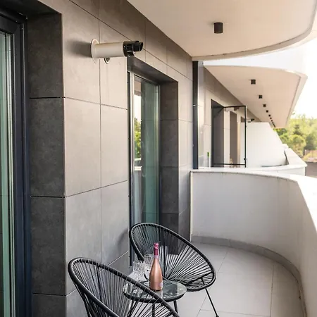 Carisma In Odyssey Pools And Parking Daire